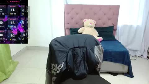 Snapshot of redlips_f_w chatting on 02-24-26, 09:57 redlips_f_w online show from 02-24-26, 09:57