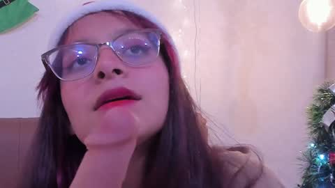 Snapshot of redmeloddy chatting on 12-17-24, 08:10 Meloddy online show from 12-17-24, 08:10