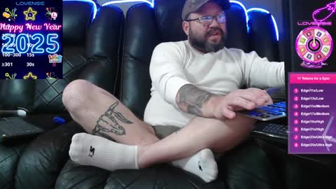 Snapshot of redneckwants2play chatting on 01-10-25, 12:49 RedneckWants2Play online show from 01-10-25, 12:49