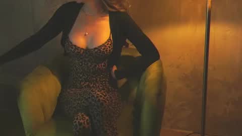 Red online show from 09-14-25, 07:02