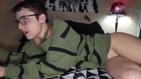 Snapshot of reee4mebb chatting on 12-22-24, 05:56 Kenzie online show from 12-22-24, 05:56