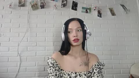 Snapshot of refugiorobey chatting on 04-02-26, 08:23 Mia online show from 04-02-26, 08:23