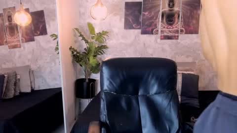 Snapshot of regan_pearson chatting on 10-02-25, 08:38 Regan online show from 10-02-25, 08:38