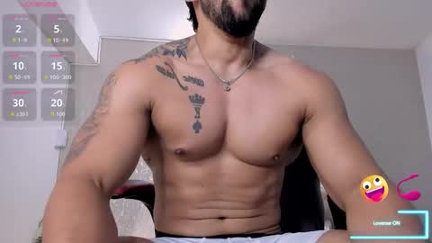 Snapshot of regan_pearson chatting on 10-10-25, 01:37 Regan online show from 10-10-25, 01:37