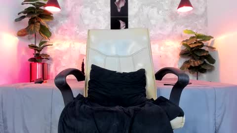 Snapshot of regan_pearson chatting on 11-09-25, 05:55 Regan online show from 11-09-25, 05:55