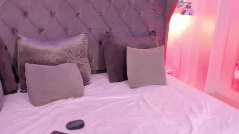 Snapshot of regina_noctixx chatting on 02-22-26, 10:03 Regina online show from 02-22-26, 10:03