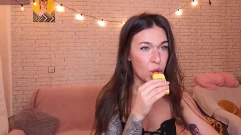 ReginaHawkinss online show from 10-09-25, 10:02