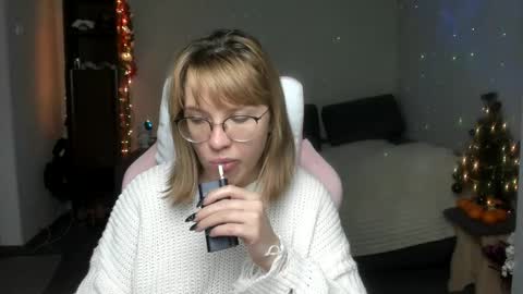 Snapshot of reginasmilee chatting on 01-04-25, 02:56 Regina online show from 01-04-25, 02:56