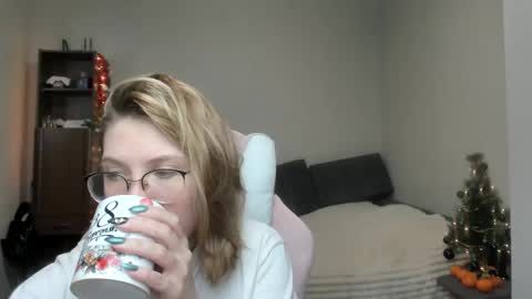Snapshot of reginasmilee chatting on 01-06-25, 11:18 Regina online show from 01-06-25, 11:18