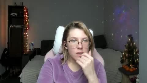 Snapshot of reginasmilee chatting on 01-06-25, 03:19 Regina online show from 01-06-25, 03:19