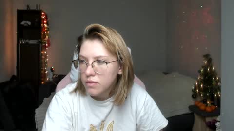 Snapshot of reginasmilee chatting on 01-07-25, 03:03 Regina online show from 01-07-25, 03:03
