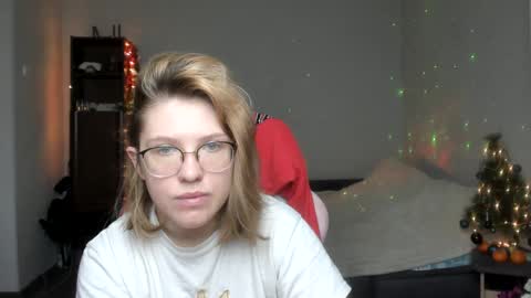 Snapshot of reginasmilee chatting on 01-09-25, 03:36 Regina online show from 01-09-25, 03:36