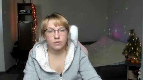 Snapshot of reginasmilee chatting on 01-09-25, 06:38 Regina online show from 01-09-25, 06:38