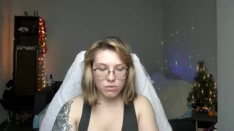 Snapshot of reginasmilee chatting on 01-09-25, 02:40 Regina online show from 01-09-25, 02:40