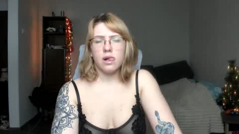Snapshot of reginasmilee chatting on 01-10-25, 08:51 Regina online show from 01-10-25, 08:51
