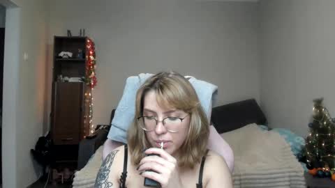 Snapshot of reginasmilee chatting on 01-10-25, 11:54 Regina online show from 01-10-25, 11:54
