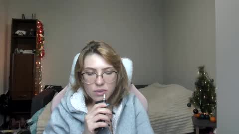 Snapshot of reginasmilee chatting on 01-10-25, 03:16 Regina online show from 01-10-25, 03:16