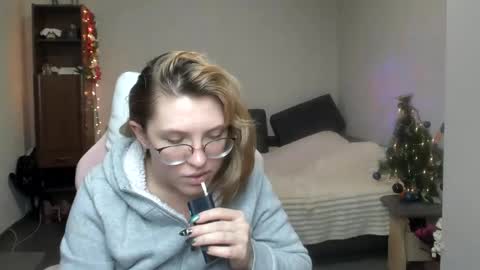 Snapshot of reginasmilee chatting on 01-11-25, 11:56 Regina online show from 01-11-25, 11:56