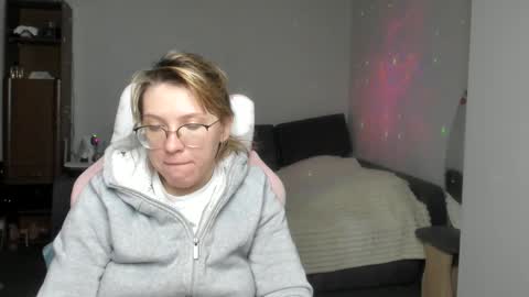 Snapshot of reginasmilee chatting on 01-14-25, 03:43 Regina online show from 01-14-25, 03:43