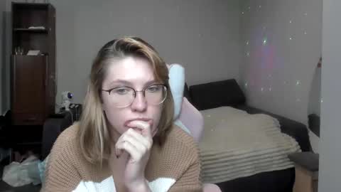 Snapshot of reginasmilee chatting on 01-16-25, 09:37 Regina online show from 01-16-25, 09:37