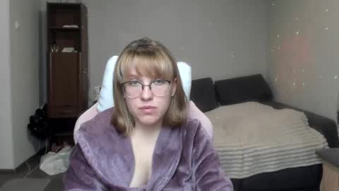 Snapshot of reginasmilee chatting on 01-16-25, 04:39 Regina online show from 01-16-25, 04:39