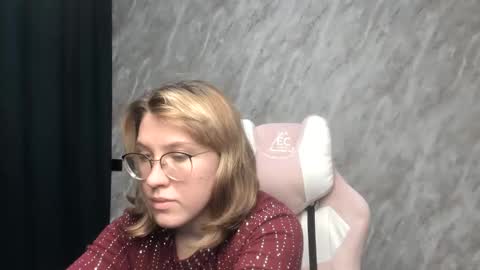Snapshot of reginasmilee chatting on 01-20-25, 11:24 Regina online show from 01-20-25, 11:24