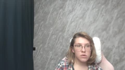 Snapshot of reginasmilee chatting on 01-21-25, 01:11 Regina online show from 01-21-25, 01:11
