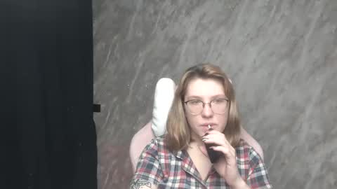 Snapshot of reginasmilee chatting on 01-22-25, 02:15 Regina online show from 01-22-25, 02:15