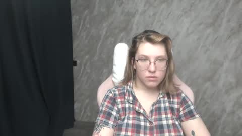 Snapshot of reginasmilee chatting on 01-23-25, 02:23 Regina online show from 01-23-25, 02:23