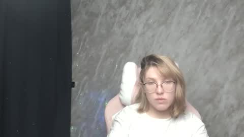 Snapshot of reginasmilee chatting on 01-23-25, 06:17 Regina online show from 01-23-25, 06:17
