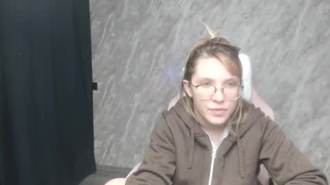 Snapshot of reginasmilee chatting on 01-23-25, 09:29 Regina online show from 01-23-25, 09:29