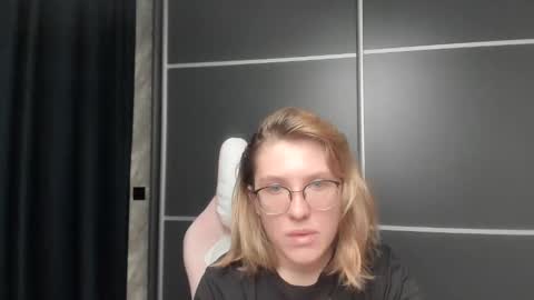 Snapshot of reginasmilee chatting on 01-25-25, 05:18 Regina online show from 01-25-25, 05:18