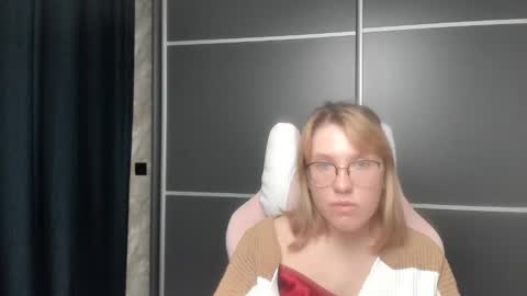 Snapshot of reginasmilee chatting on 01-25-25, 02:14 Regina online show from 01-25-25, 02:14