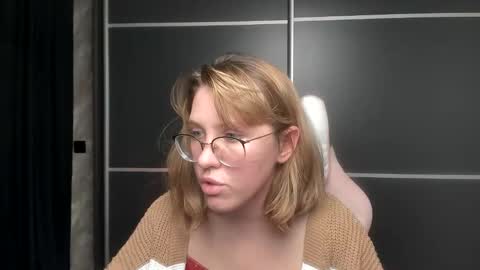 Snapshot of reginasmilee chatting on 01-26-25, 03:25 Regina online show from 01-26-25, 03:25