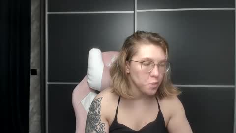 Snapshot of reginasmilee chatting on 01-27-25, 06:30 Regina online show from 01-27-25, 06:30