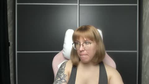 Snapshot of reginasmilee chatting on 01-30-25, 10:29 Regina online show from 01-30-25, 10:29