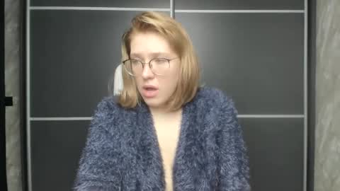 Snapshot of reginasmilee chatting on 02-01-25, 04:24 Regina online show from 02-01-25, 04:24