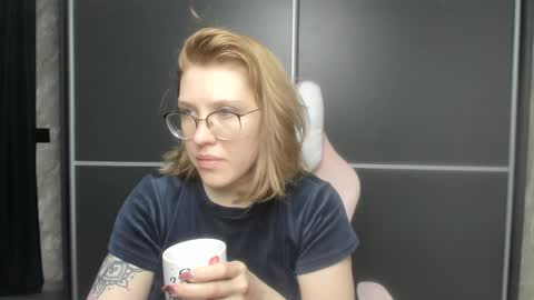 Snapshot of reginasmilee chatting on 02-03-25, 04:35 Regina online show from 02-03-25, 04:35