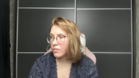 Snapshot of reginasmilee chatting on 02-04-25, 10:00 Regina online show from 02-04-25, 10:00