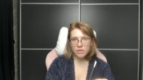 Snapshot of reginasmilee chatting on 02-04-25, 01:16 Regina online show from 02-04-25, 01:16