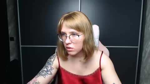 Snapshot of reginasmilee chatting on 02-10-25, 06:53 Regina online show from 02-10-25, 06:53