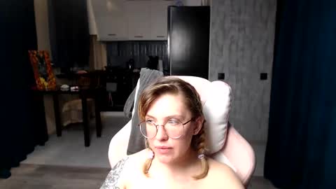 Snapshot of reginasmilee chatting on 09-10-25, 12:21 Regina online show from 09-10-25, 12:21