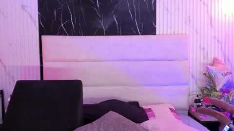 reginavegaa online show from 09-30-25, 11:37