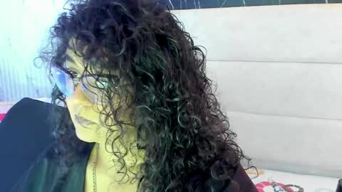 reginavegaa online show from 05-09-26, 09:25