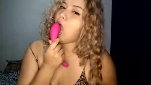 Snapshot of rei_chan26 chatting on 02-12-25, 10:14 Tania Nixx online show from 02-12-25, 10:14