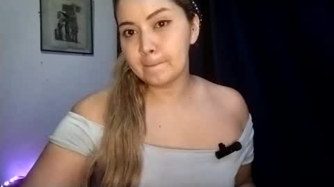 Snapshot of rei_chan26 chatting on 02-18-25, 07:54 Tania Nixx online show from 02-18-25, 07:54