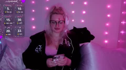 Snapshot of reiannmay chatting on 03-12-26, 04:51 reiannmay online show from 03-12-26, 04:51