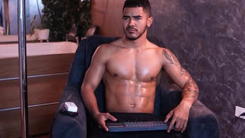 Reik online show from 12-17-25, 12:11