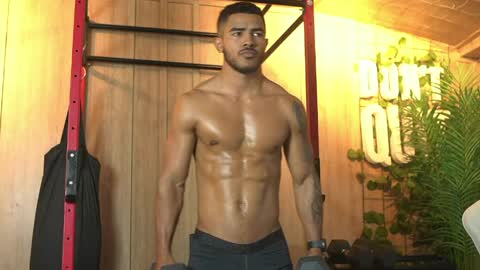 Snapshot of reik_von chatting on 03-27-26, 12:49 Reik online show from 03-27-26, 12:49