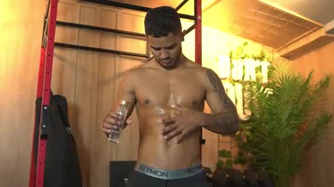 Snapshot of reik_von chatting on 03-30-26, 12:28 Reik online show from 03-30-26, 12:28
